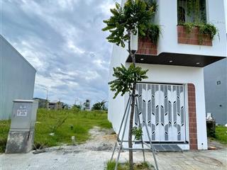 Bán đất hương sơ sát con kênh, giá rẻ nhì thị trường