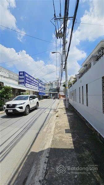 Chủ cần bán gấp lô đất đường nhựa 10m, giá rẻ nhất khu vực