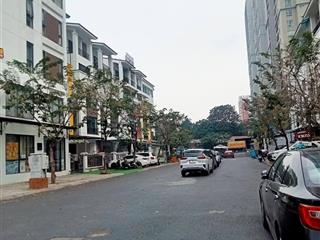 Bán tòa nhà văn phòng, kinh doanh đa dạng hoàng thành, mỗ lao hà đông, gara ô tô, ô chờ thang máy