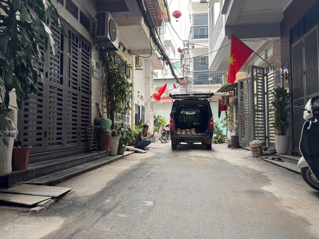 Phân lô ô tô tránh gara ô tô văn phòng ở víp, thanh bình hà đông.