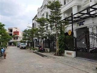 Liền kề thô, ô tô đậu trên vỉa hè, kinh doanh dòng tiền hoặc ở, đại mỗ nam từ liêm.