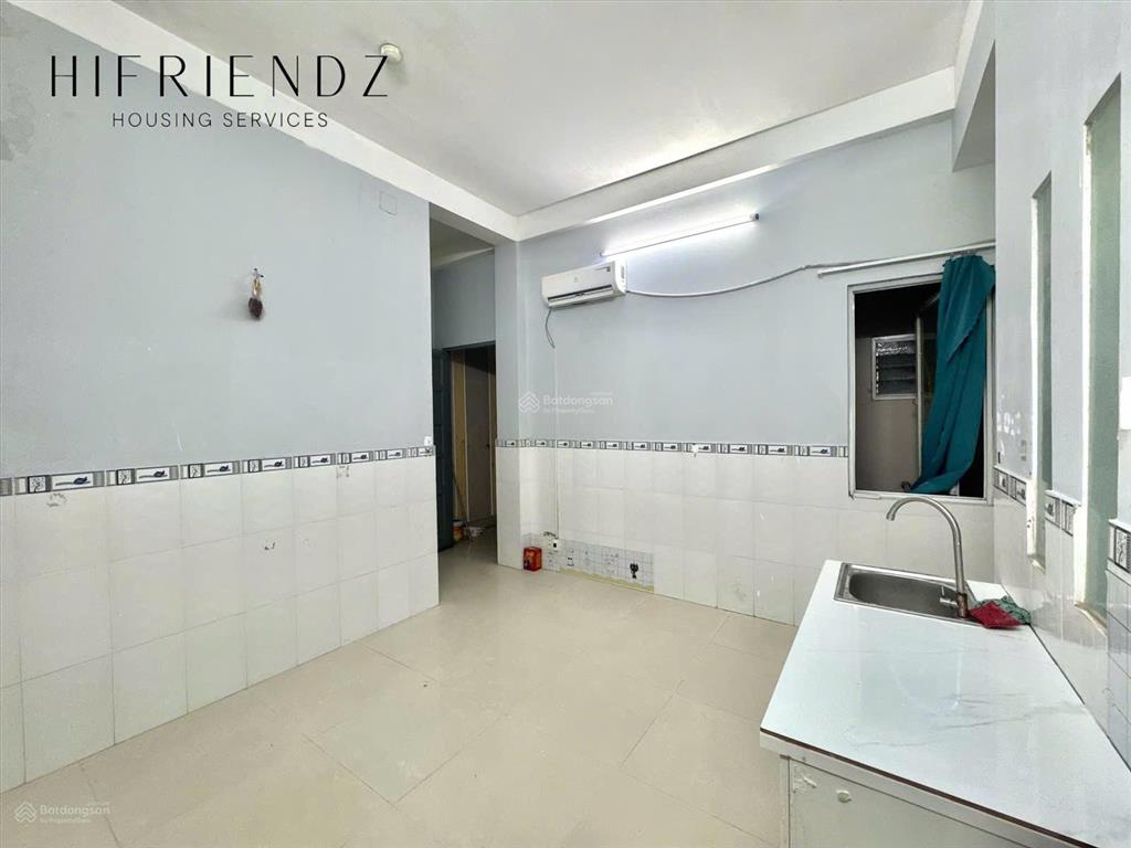 Phòng trọ 20m2 cửa sổ trời  có thang máy gần cầu nguyễn văn cừ  đhsg,đhsp,đh khtn,... ở liền