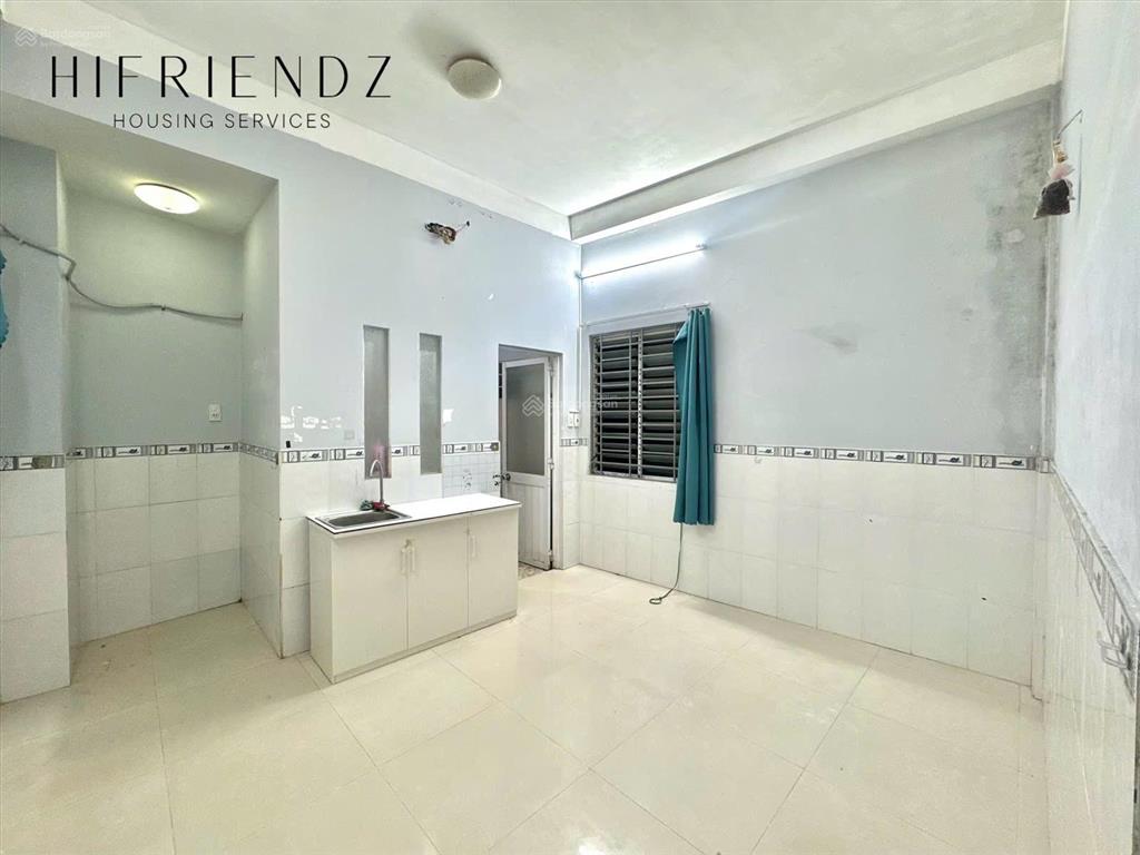 Phòng trọ 20m2 cửa sổ trời  có thang máy gần cầu nguyễn văn cừ  đhsg,đhsp,đh khtn,... ở liền