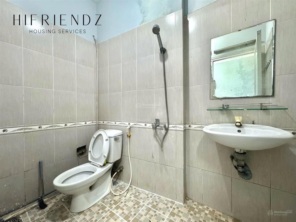 Phòng trọ 20m2 cửa sổ trời  có thang máy gần cầu nguyễn văn cừ  đhsg,đhsp,đh khtn,... ở liền