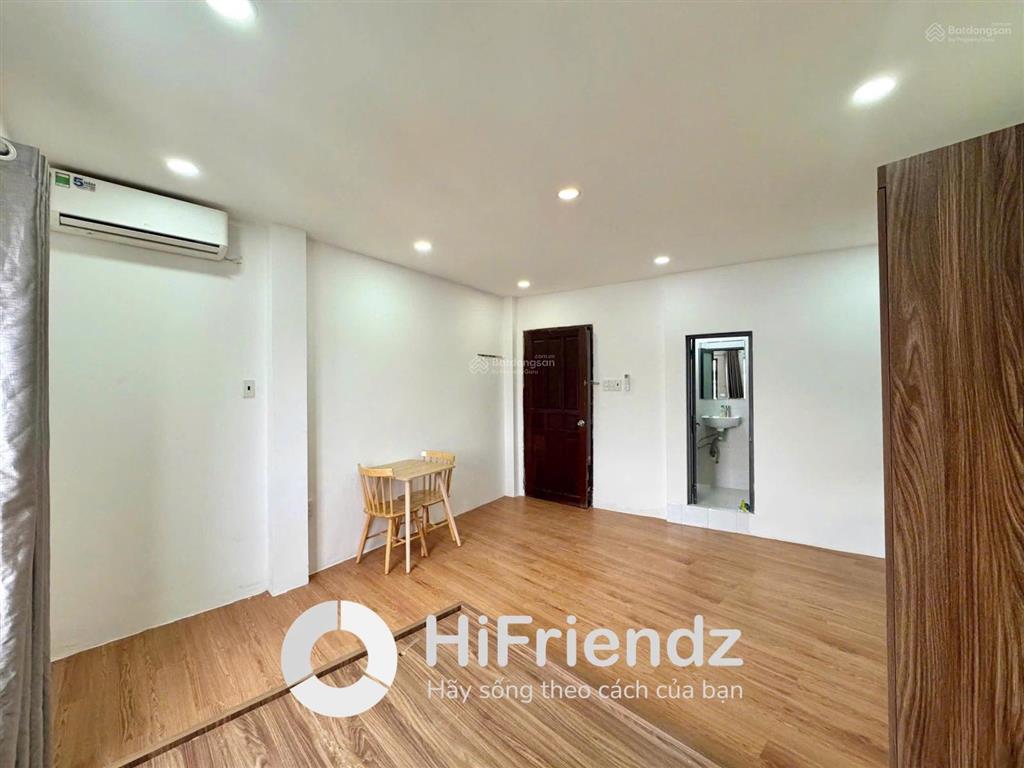 Căn hộ mới xây cửa sổ lớn sát ngay đại lộ võ văn kiệt quận 5 gần trung tâm quận 1 đầy đủ nội thất