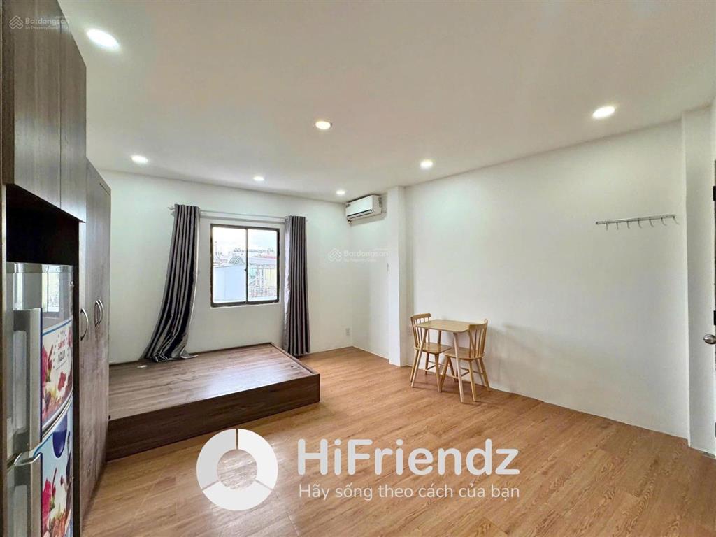 Căn hộ mới xây cửa sổ lớn sát ngay đại lộ võ văn kiệt quận 5 gần trung tâm quận 1 đầy đủ nội thất