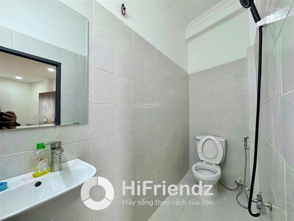 Căn hộ mới xây cửa sổ lớn sát ngay đại lộ võ văn kiệt quận 5 gần trung tâm quận 1 đầy đủ nội thất