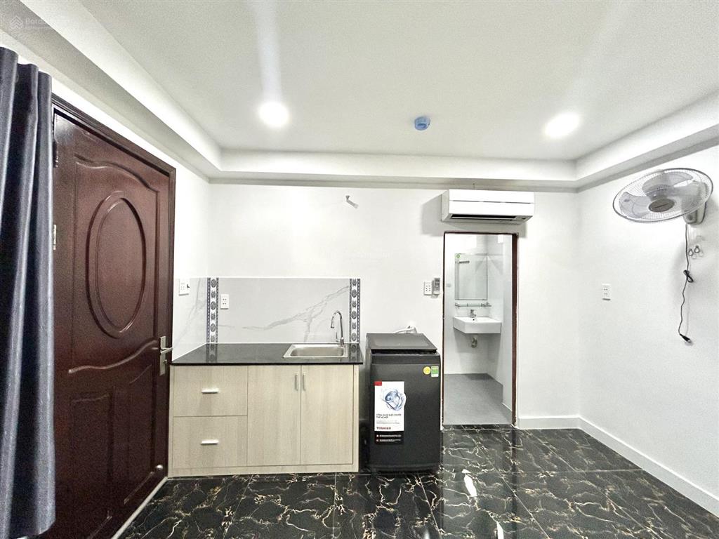 Chung cư mini trống 1 phòng ngay hậu giang hẻm oto gần vòng xoay phú lâm quận 6  thang máy