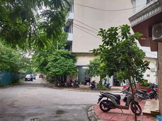 Bán gấp nhà 50m2, xây 5 tầng kiên cố sẵn ở, cạnh aeon hà đông, phân lô vỉa hè, ô tô tránh