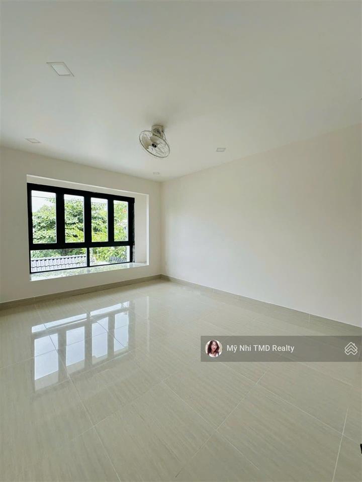 Bán tòa nhà căn hộ dịch vụ mới lê văn thịnh quận 2, 5 tầng, 202m2, 21 phòng.  nhi 0772 614 ***