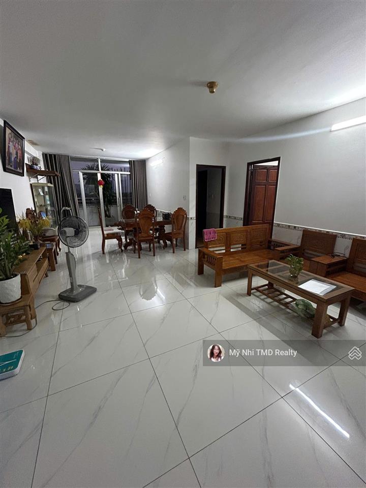 Bán căn hộ bình minh 3pn 108m2  căn góc đẹp, có ban công phòng khách, giếng trời