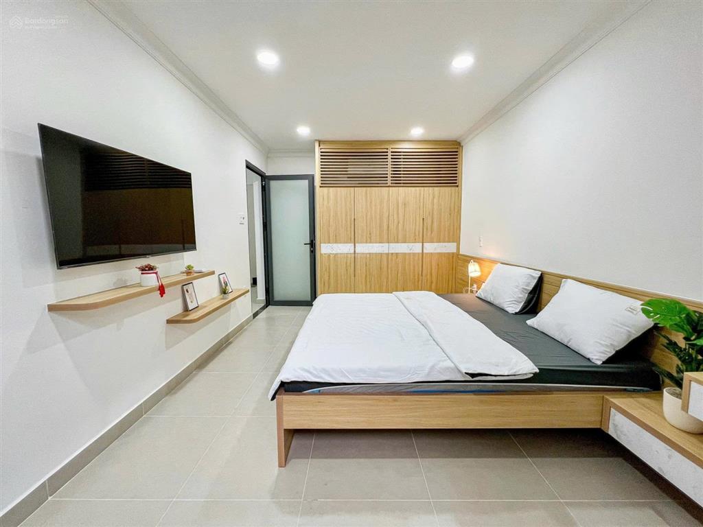 Cho thuê căn hộ 1 phòng ngủ 50m2 giặt sấy riêng  cửa sổ thoáng gần toà nhà viettel  hà đô  q10