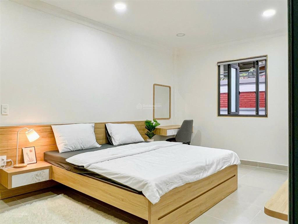 Cho thuê căn hộ 1 phòng ngủ 50m2 giặt sấy riêng  cửa sổ thoáng gần toà nhà viettel  hà đô  q10