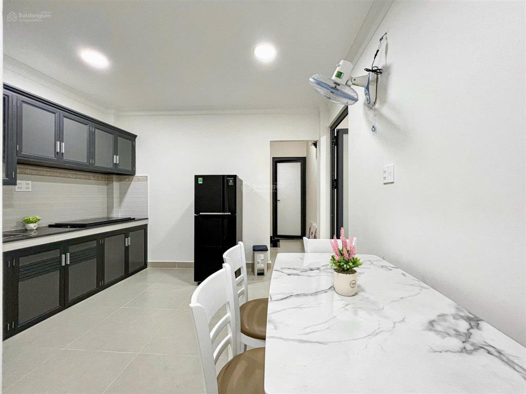 Cho thuê căn hộ 1 phòng ngủ 50m2 giặt sấy riêng  cửa sổ thoáng gần toà nhà viettel  hà đô  q10