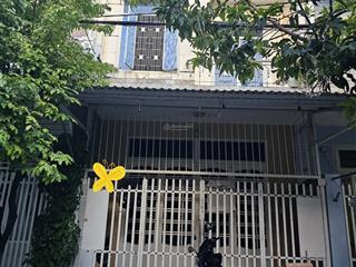 Bán nhà 2 tang. kv thọ quang sơn tra dt 68m2...ngang 4,5m đường 5m5..........
4 phòng...
