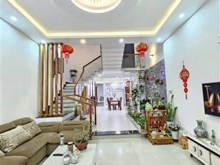 Nhà đẹp 3 tầng nguyễn xuân khoát diện tích  100m2....ngang 5m..
cách biển 2.phút giá