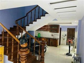 Cần bán nhà 3 tầng mt 7m5 lý đạo thành ( vị trí gần chợ an hải bắc  sơn trà )
dtđ  64m  hướng đ