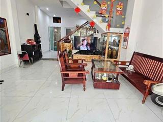 Bán nhà 3 tầng
kiệt 2m5 trương định công năng  5p ngủ 2wc
diện tích  60m ngang 5m hướn