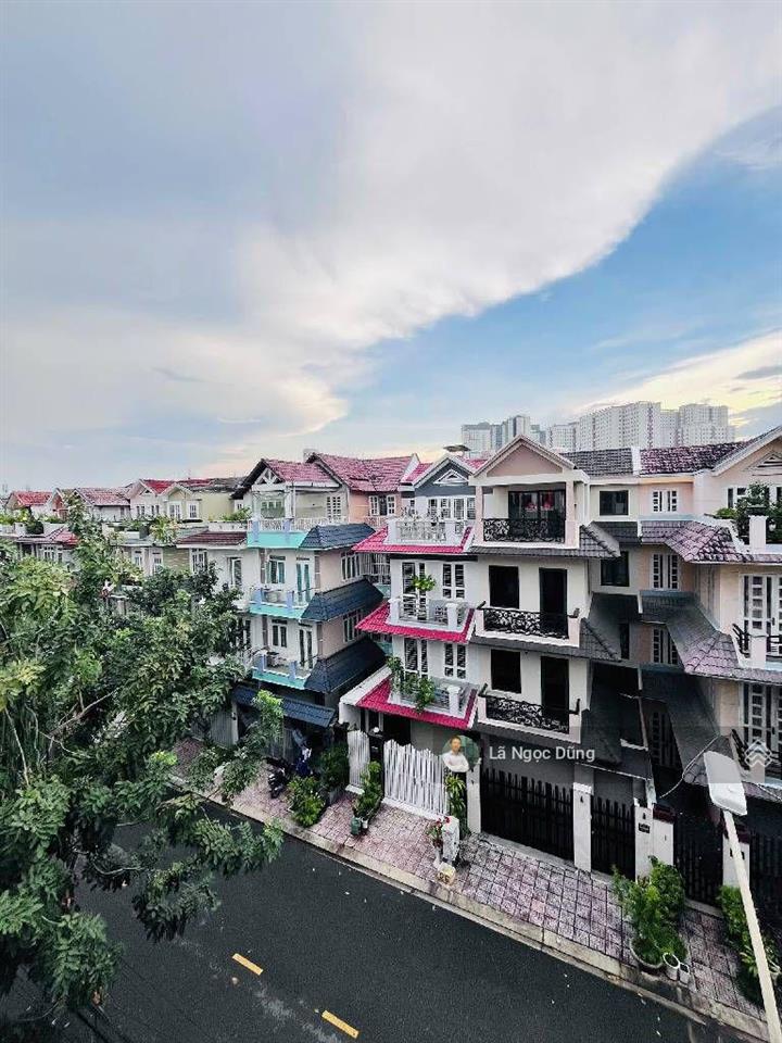 Bán nhà 3 tầng, 4x25, hẻm xe hơi 8m, đường tỉnh lộ 10 ( giáp tên lửa ), giá nhỉnh 6 tỷ ( tl ).