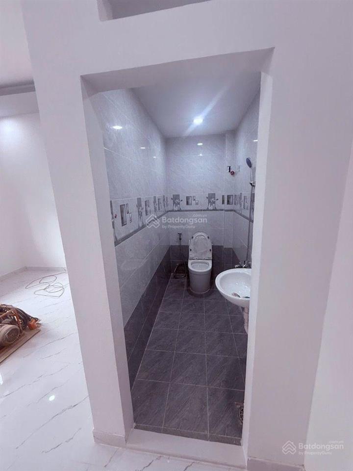 Bán nhà 2 tầng, 4m x 16,25m đường lê văn quới, hẻm xe tải 8m thông, chỉ 4,4 tỷ