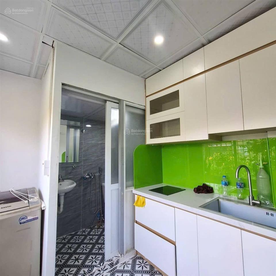 Chính chủ bán tt phố 8/3, 25m2, view sân chơi, giá 1 tỷ 2. gần đh bách khoa, kt quốc dân, xây dựng.