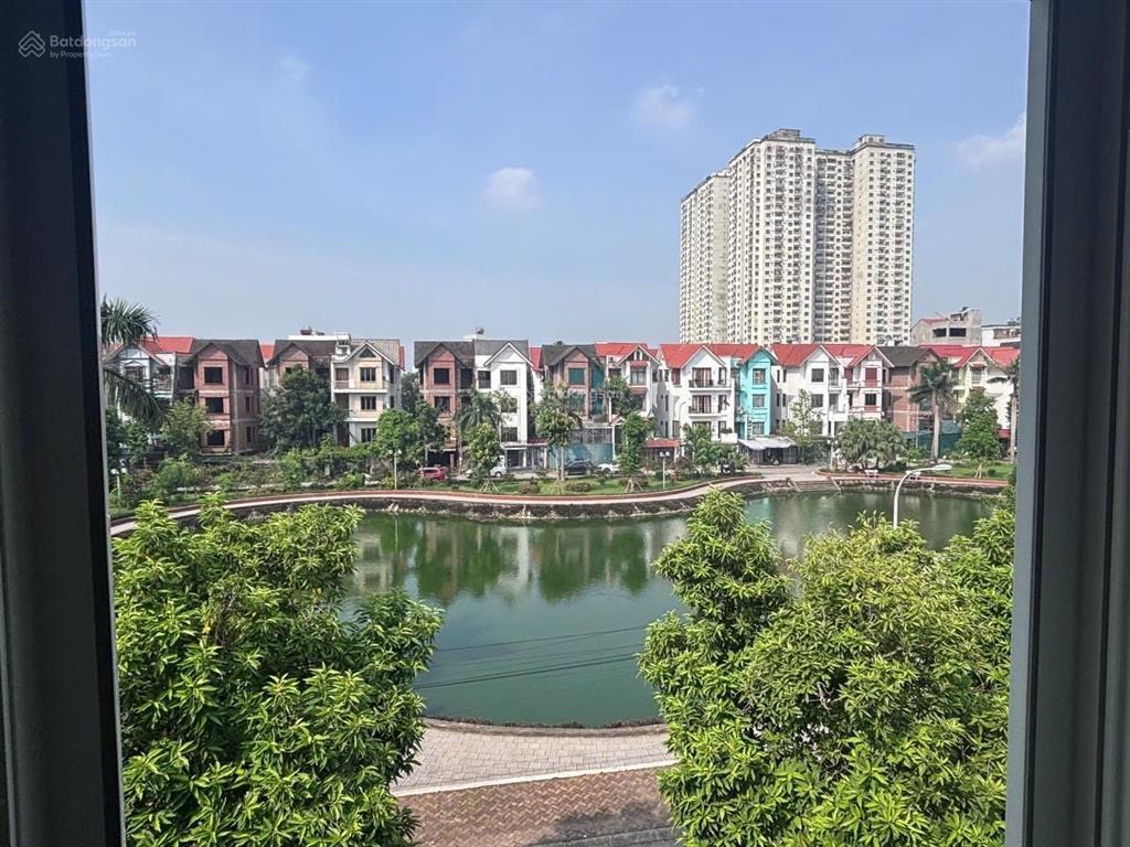 Chính chủ cần bán biệt thự 360m2, xây 3 tầng giá 57.5tỷ.  0977 355 ***