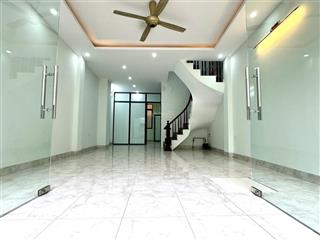 Cần bán nhà dân xây 65m, 5 tầng thang máy, đẹp xịn xò, oto qua ngõ, phố trường lâm, long biên, hn