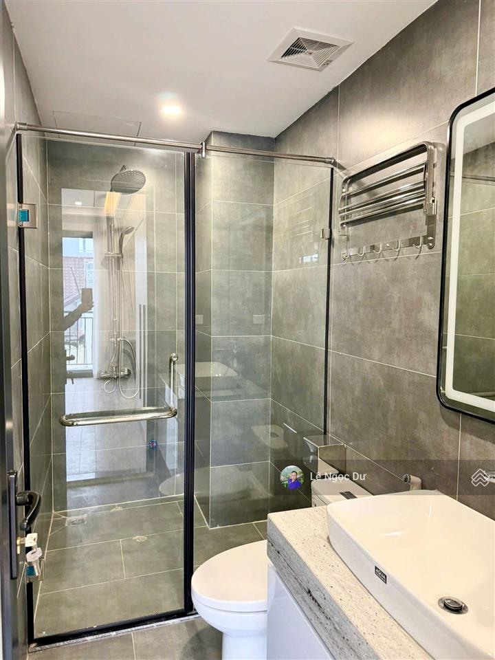 Gần lotte lạc long quân, 6 tầng siêu vip 100m  thang máy, ô tô vào, full nội thất, nhỉnh 20 tỷ