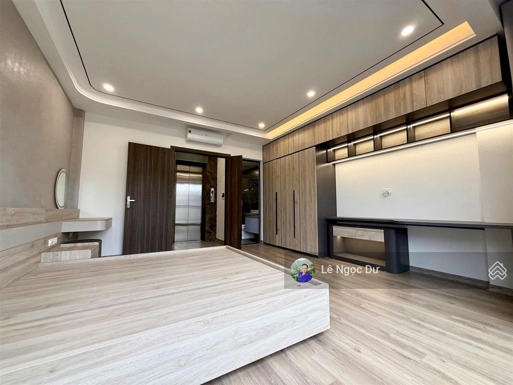 Gần lotte lạc long quân, 6 tầng siêu vip 100m  thang máy, ô tô vào, full nội thất, nhỉnh 20 tỷ