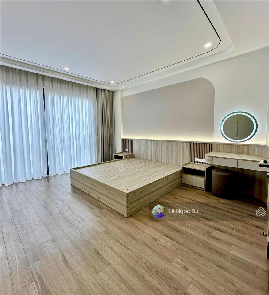 Gần lotte lạc long quân, 6 tầng siêu vip 100m  thang máy, ô tô vào, full nội thất, nhỉnh 20 tỷ