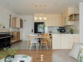 Cần bán nhanh căn 2pn, tầng trung, view thoáng, bc tây bắc, kosmo tây hồ, giá tốt [0989 826 ***]