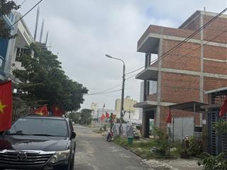 Bán 2 lô liền kề mt đông hải 2 tặng nhà cấp 4,gần bãi tắm non nước