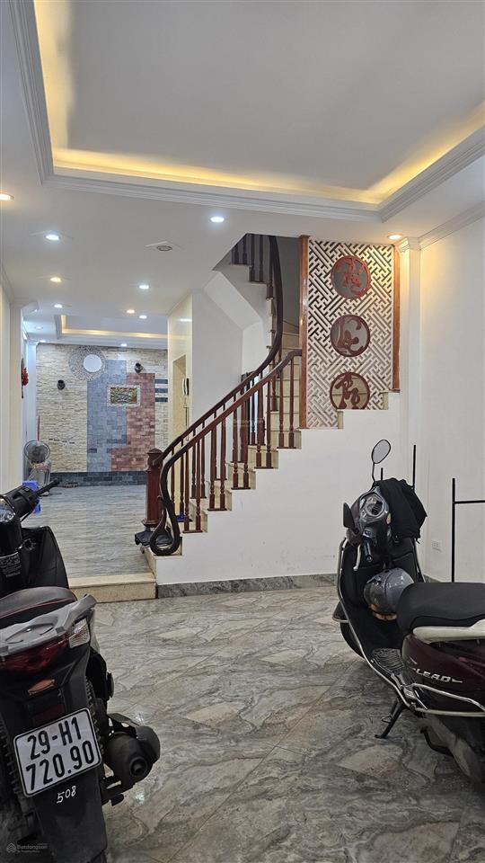 Bán nhà giải phóng, phân lô gara, 60m2x 5 tầng thang máy