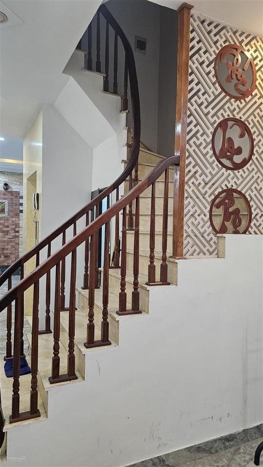 Bán nhà giải phóng, phân lô gara, 60m2x 5 tầng thang máy