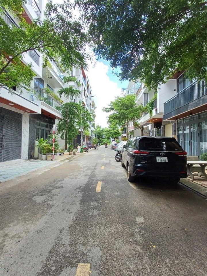 Dọn về ở ngay đón tết nhà 5 tầng khu đồng bộ dân trí cao  ngay trung tâm tx25, q12. hẻm 6m