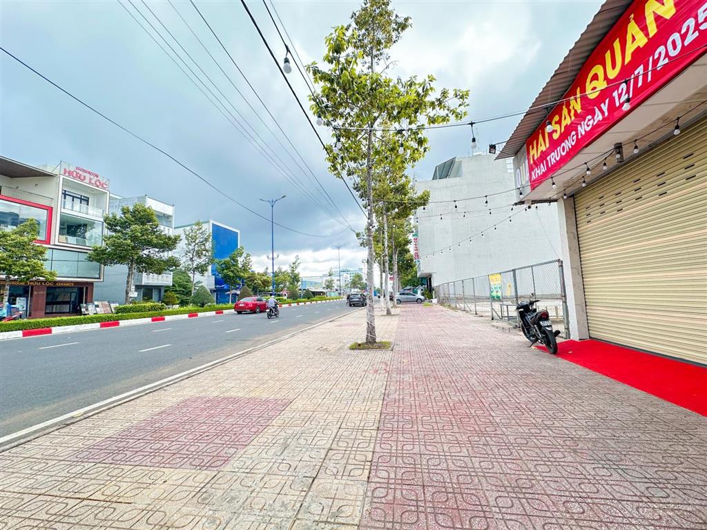 Bán gấp 1 nền đất siêu đẹp mặt tiền hùng vương gần karaoke, trường học, bệnh viện