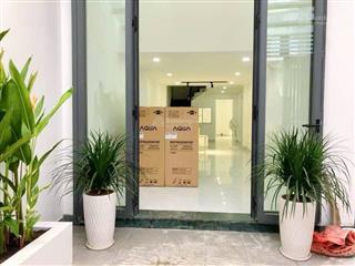 Bán chdv mới ngay giáp quận 1, ô tô đỗ cửa, đầy đủ nội thất, pháp lý, dòng tiền tốt