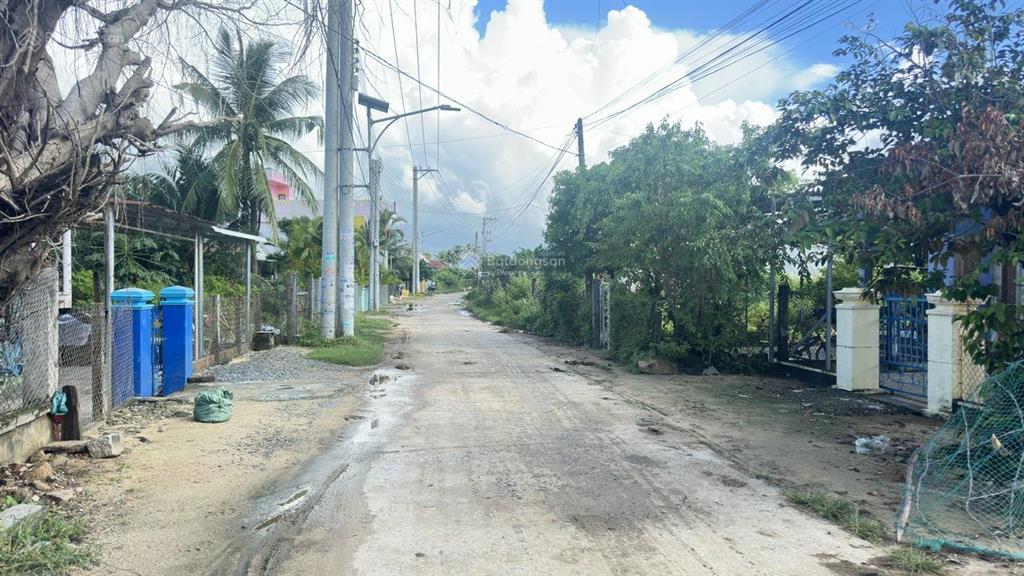 Đất đẹp vạn ninh  vân phong  khánh hoà. dt 880m2 ngang 14m (200m2 thổ). giá 3,9tỷ. cách biển 1km