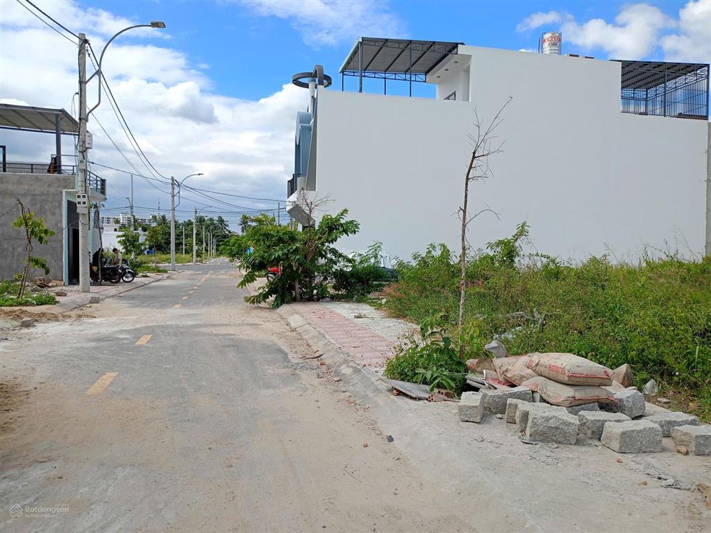 Lô góc 2 mặt tiền, khu tái định cư ngọc hiệp, nha trang. dt 86m2, ngang 4m. giá 53 tr/m2