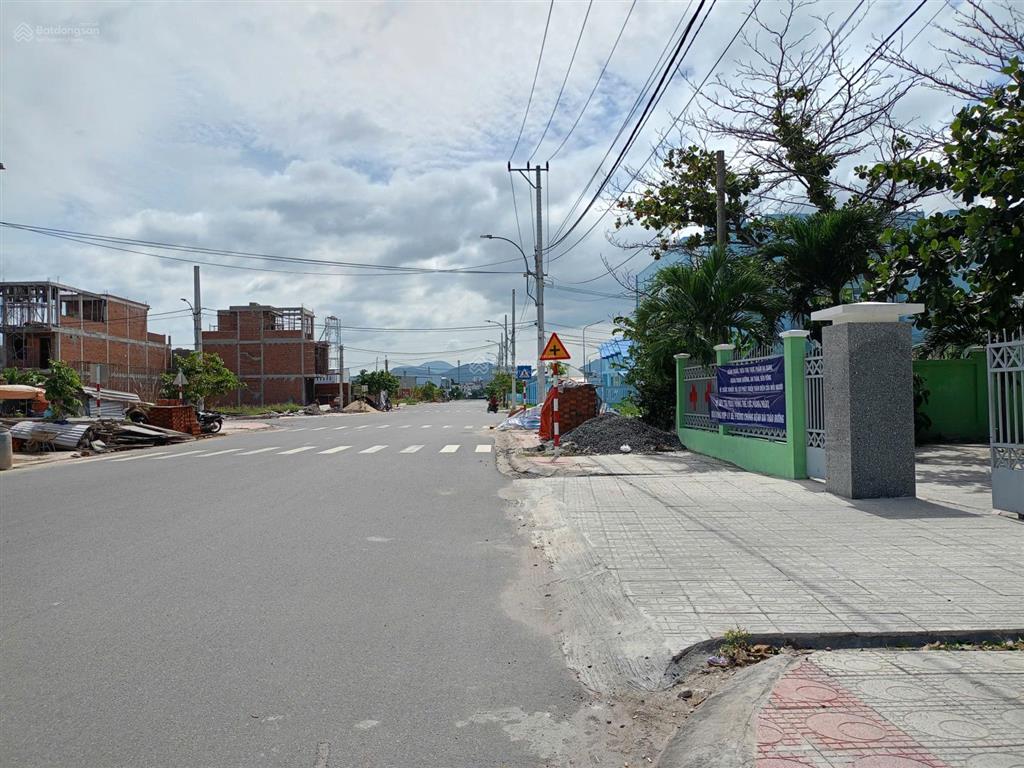 Lô góc 2 mặt tiền, khu tái định cư ngọc hiệp, nha trang. dt 86m2, ngang 4m. giá 53 tr/m2