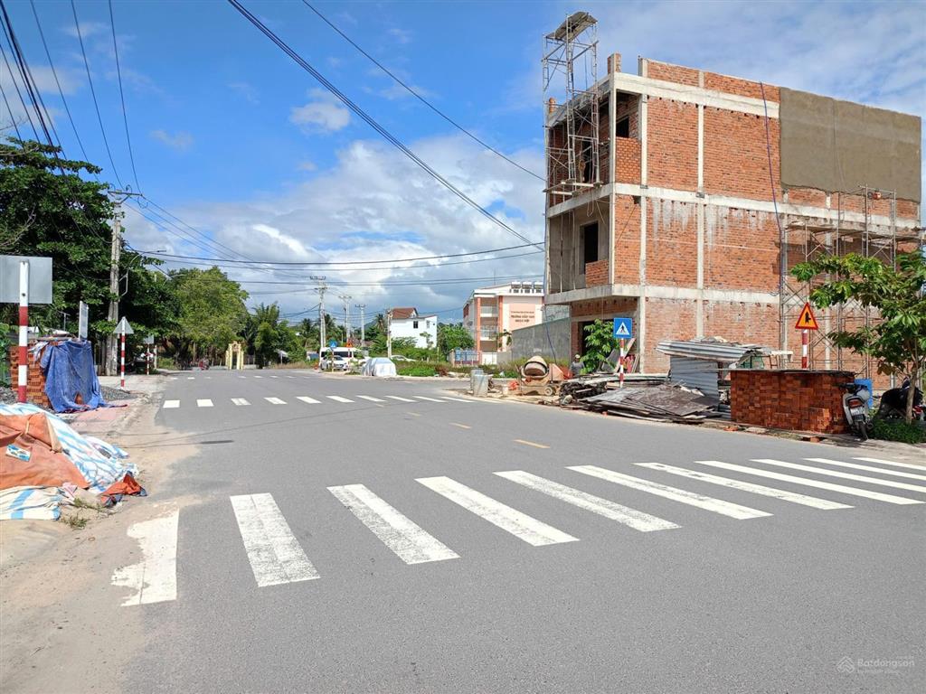 Lô góc 2 mặt tiền, khu tái định cư ngọc hiệp, nha trang. dt 86m2, ngang 4m. giá 53 tr/m2