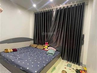 Chưa đến 6 tỷ nhà riêng 5 tầng dân xây kiên cố 34m2, ngõ nông, xe máy quay đầu, gần vinhomegreenbay
