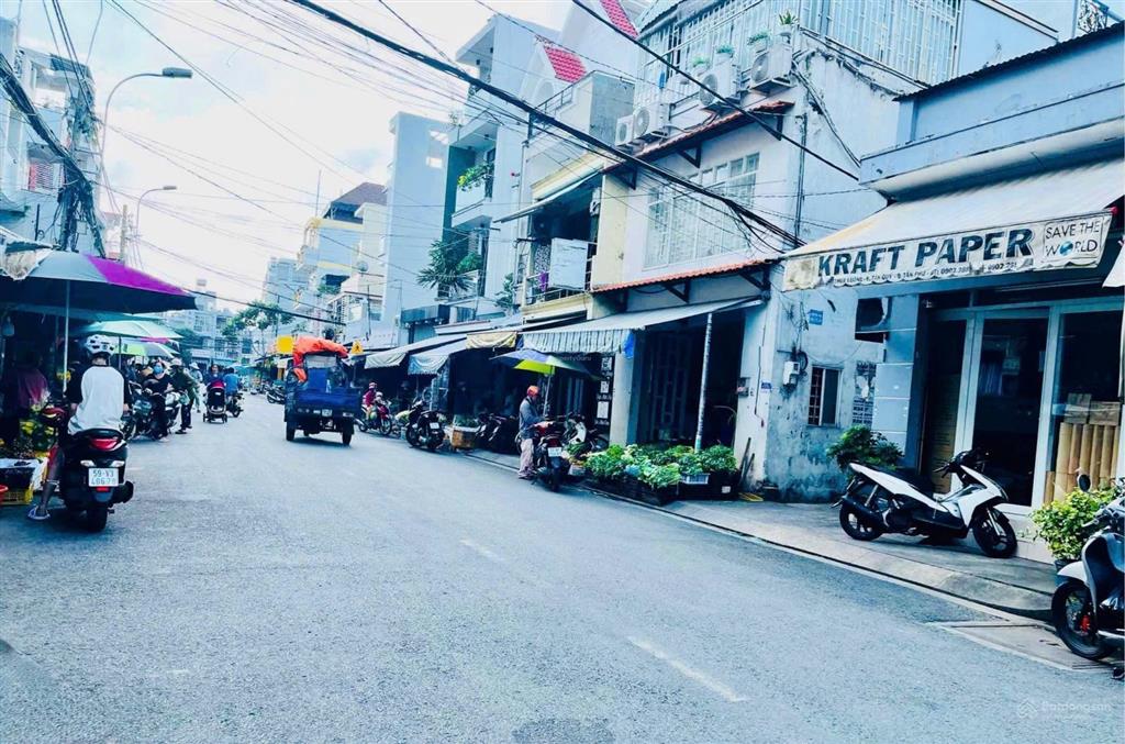 Bán nhà mtkd chợ phường tân quý, dt 4m x 18m  1 lầu. giá 8.9 tỷ thương lượng