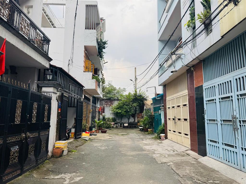 Bán nhà hxh đường tân quý, dt 5x14m, 2 lầu st. giá 9.1 tỷ thương lượng