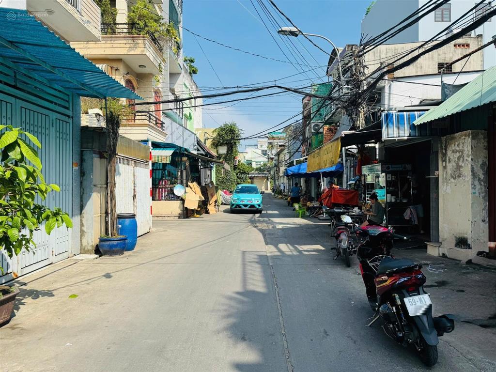 Bán nhà hxh 8m thông thoại ngọc hầu, dt 4x18m  2 lầu. giá 8.3 tỷ thương lượng