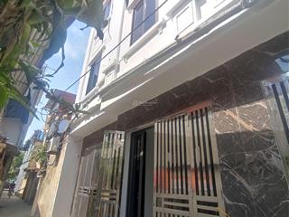 Nhà mới xây 3 tầng hiện đại ngõ thông chợ quang trung mua ở hay đầu tư đều tốt
