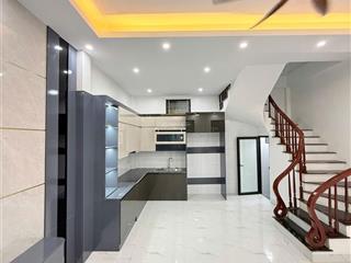 Nhà 3 tầng vuông vức hiếm có ngõ rộng ô tô đỗ cửa