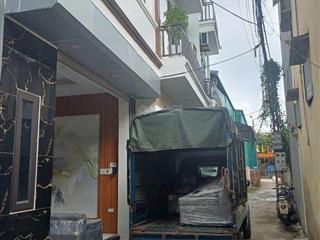 Bác nào đang tìm nhà 3 tầng xây mới, đầy đủ nội thất cơ bản mà lại gần đường lớn, ô tô tải tránh xe