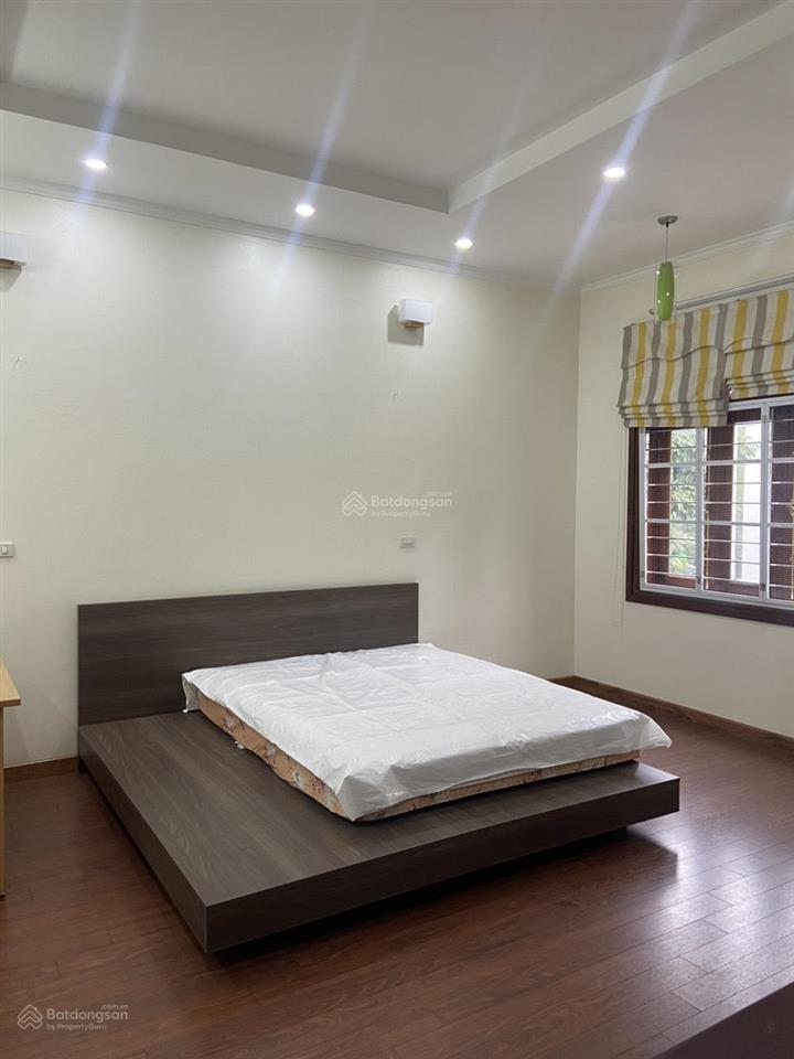Chính chủ cho thuê nhà phân lô ngõ 71 phố đỗ quang. dt 65m2 x 5 tầng, mt 5m. giá 28 triệu
