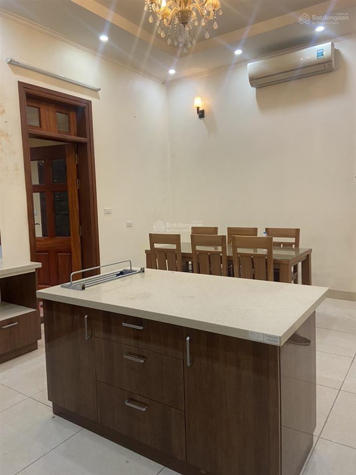 Chính chủ cho thuê nhà phân lô ngõ 71 phố đỗ quang. dt 65m2 x 5 tầng, mt 5m. giá 28 triệu